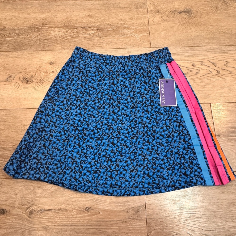 NWT Addison Bay Blue Floral Print Whaler Skirt with Side Stripe Detail Small‎ S